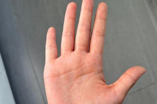 李嘉诚的手相故事：掌纹中蕴藏的商道与人生哲学