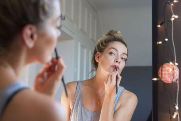 红眉毛真的会影响运势吗？揭秘迷信与科学的真相