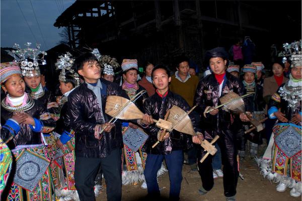 哈尼族的年节与祭祀：浓郁民族风情的节日庆典
