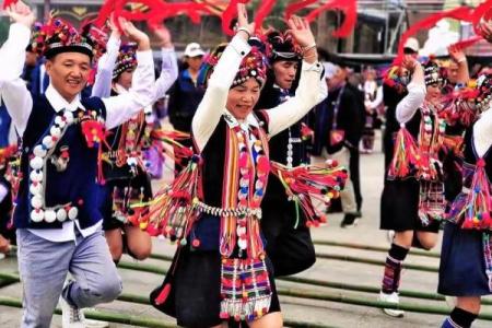 哈尼族的年节与祭祀：浓郁民族风情的节日庆典