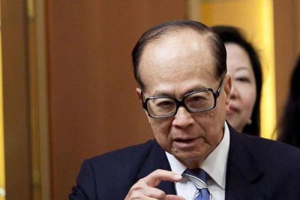 李嘉诚的手相分析：如何从掌纹中读出商界传奇