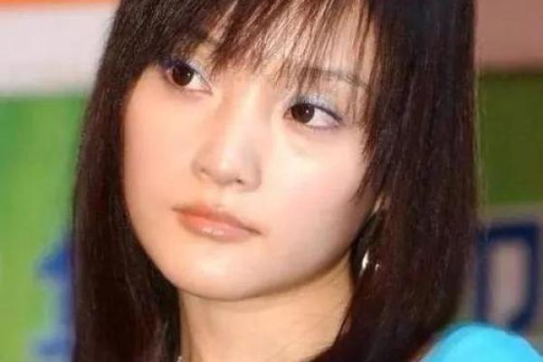 从李小璐八字看她的人生轨迹与命运转折