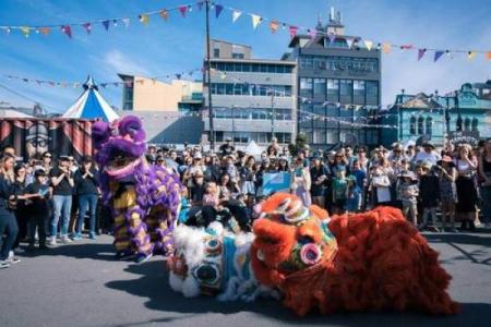 美国四月狂欢节：传统民俗大揭秘