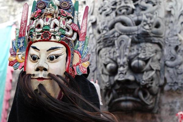 额头白毛预示大富大贵？揭秘面相学中的神秘符号