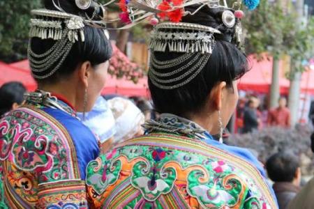 探寻神秘苗族：节日习俗里的千年风情之谜
