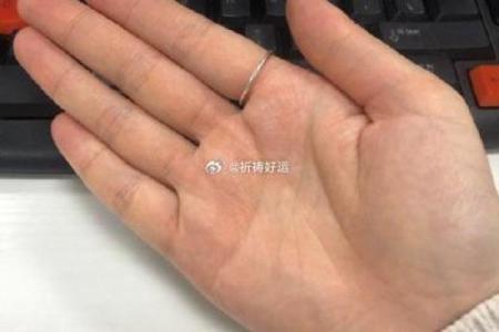 揭秘：看手相真的有年龄限制？权威揭秘让你瞬间读懂手相密码