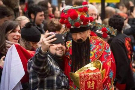 英国夏日狂欢：揭秘7月不可错过的特色节日庆典