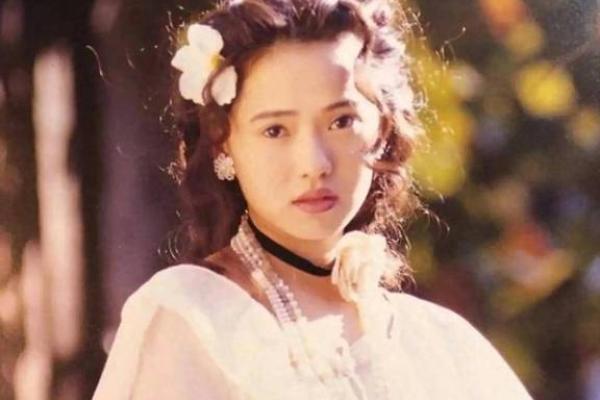 伊能静八字揭示她命运的秘密，背后故事震撼人心