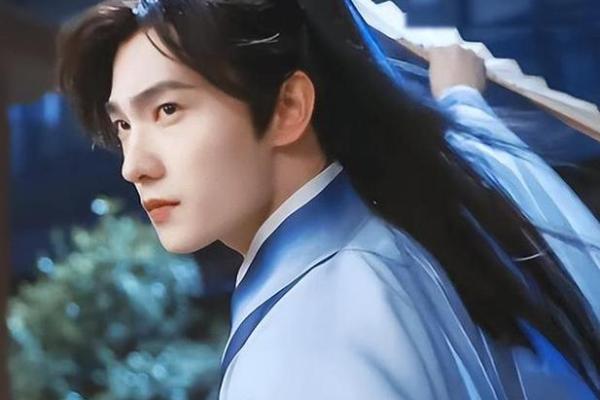 杨洋命理揭秘：如何成就顶流明星