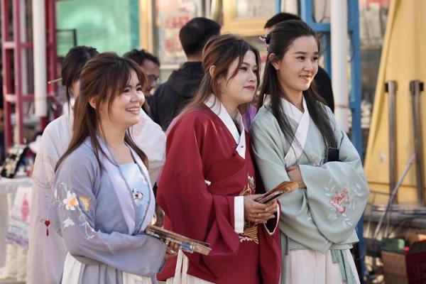 探秘中华，佳节民俗大赏：从春节到中秋，每一刻都是文化盛宴