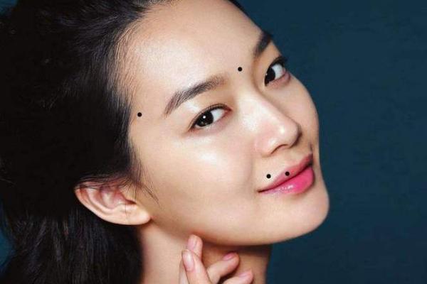 嘴上左痣女，一生富贵