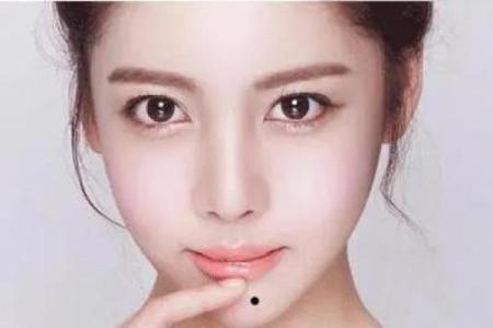 右眼眉痣美女，财运亨通的秘密