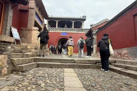 泰山登山节：探寻千年民俗，共赏壮美日出盛典