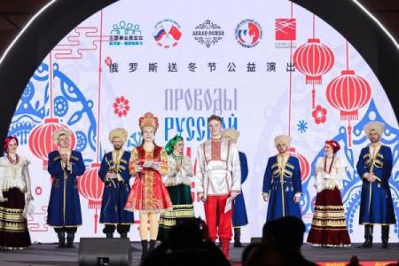 俄罗斯风情盛宴：揭秘最具特色的传统节日习俗
